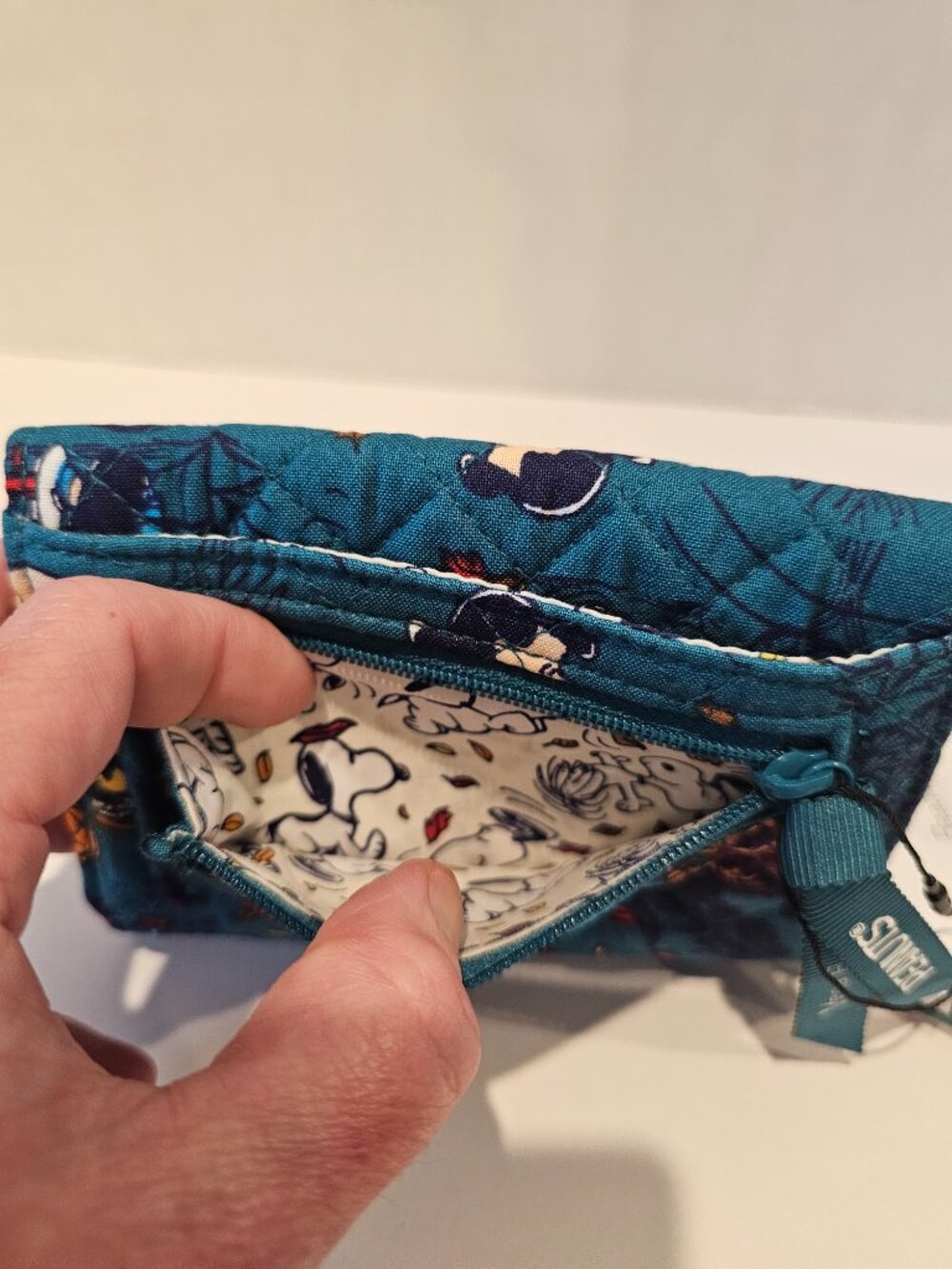 NWT Vera Bradley RFID Riley Compact Wallet Peanuts Fall Meadow Pumpkin Halloween - Picture 3 of 14